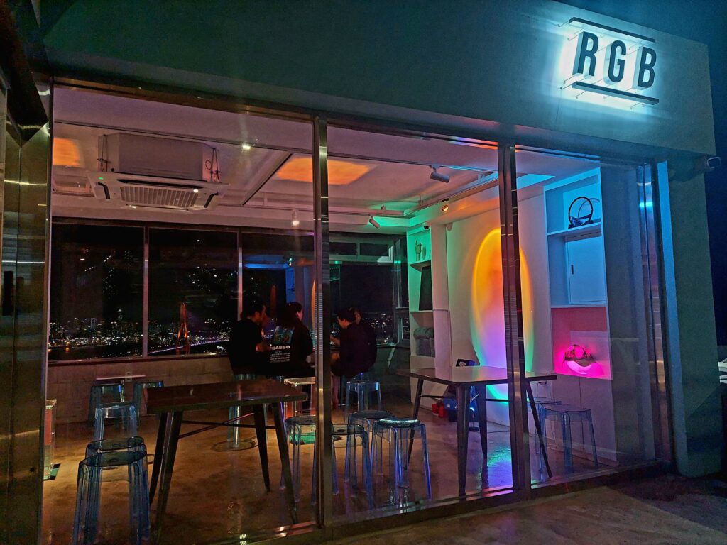 釜山港夜景，青鶴配水池 청학 배수지 RGB CAFE