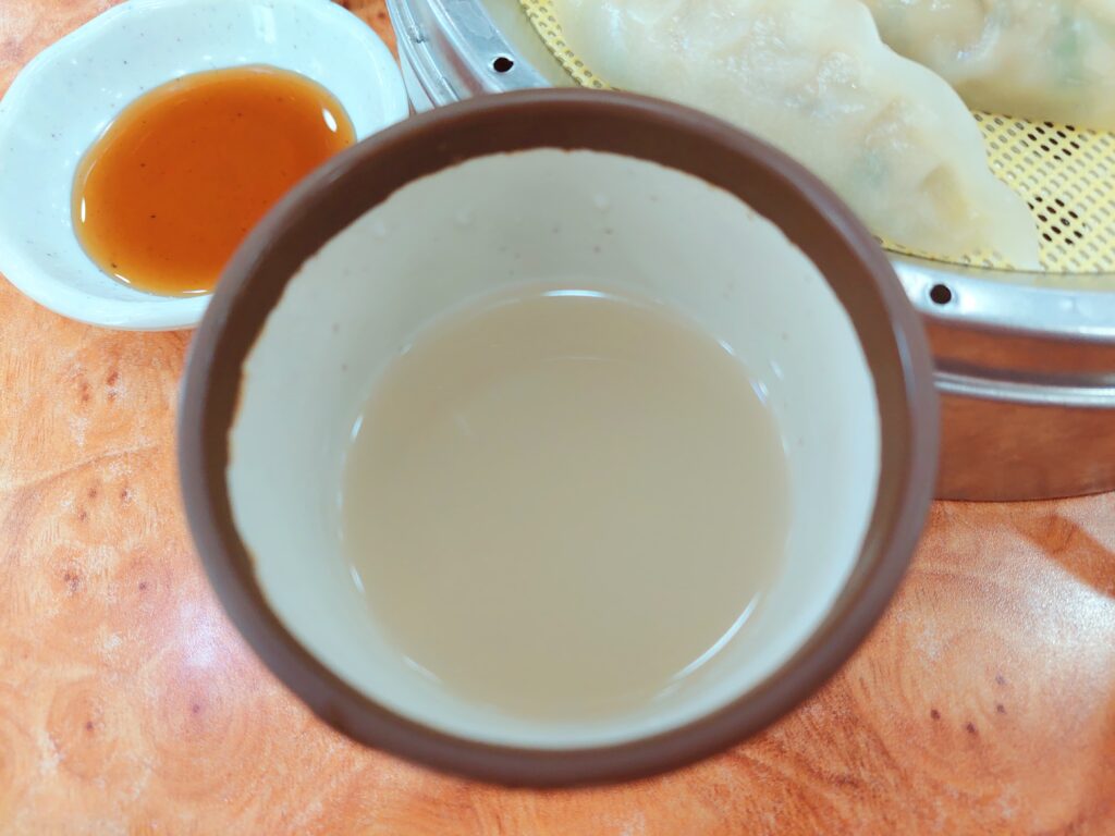 釜山美食，超好吃西面冷麵"春夏秋冬冷麵 춘하추동밀면" 冷麵店肉湯