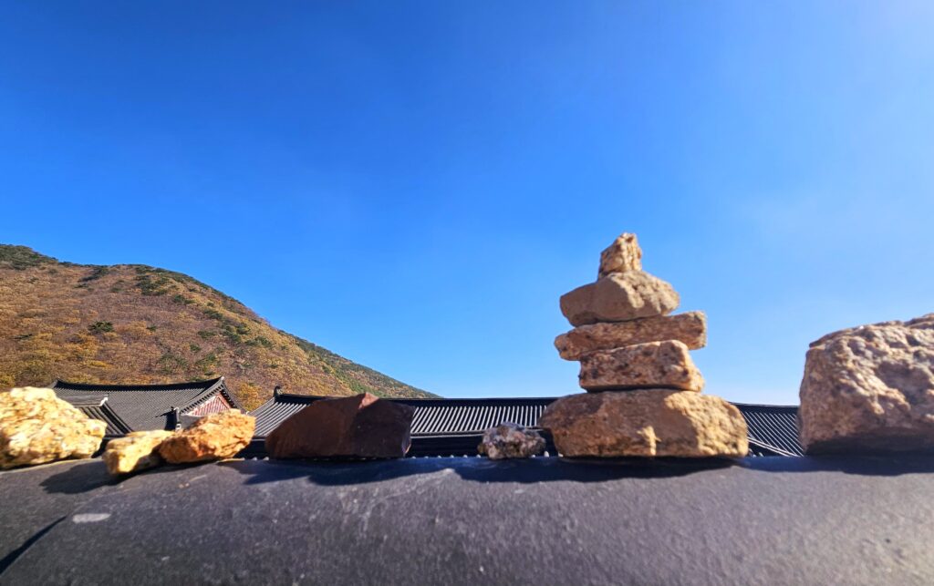 金井山梵魚寺大雄殿祈願石