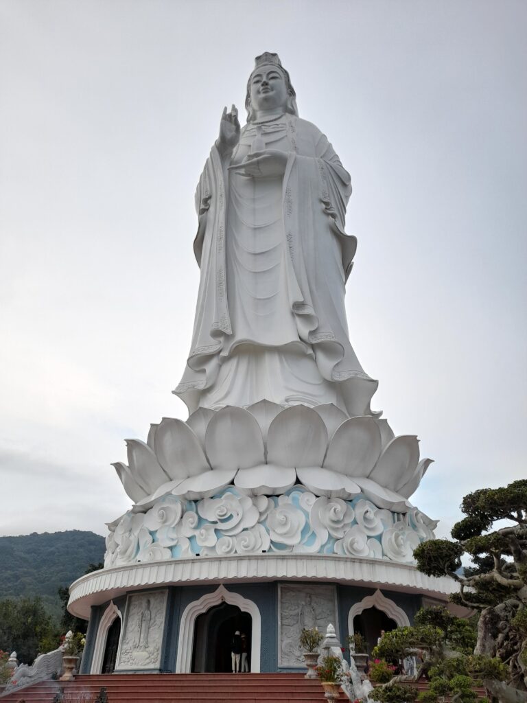 峴港山茶半島靈應寺觀音