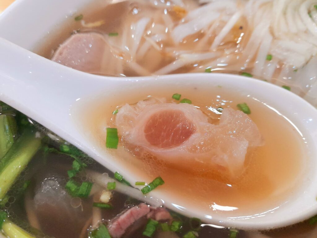 胡志明牛肉河粉推薦，胡志明四郡美食 Phở Phong Cách